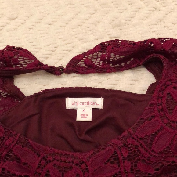 Lace burgundy crop top with flare sleeves - Picture 4 of 6